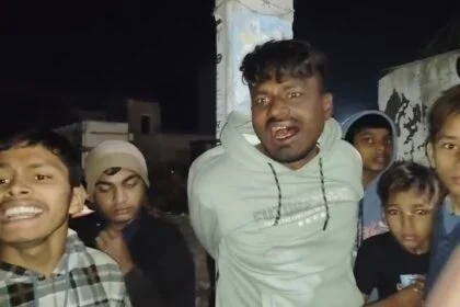 समस्तीपुर में चोरी के आरोप में युवक को खंभे से बांधकर बेदम पीटा, वीडियो वायरल 19
