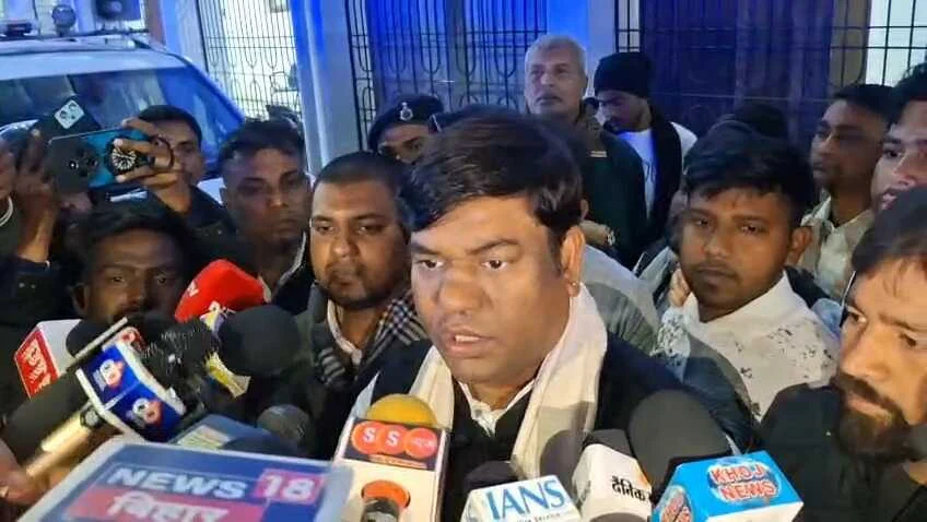 बिहार में बढ़ते अपराध पर बिफरे मुकेश सहनी: एसपी से मिलकर कहा- 'फरार आरोपियों को जल्द पकड़ें, सरकार को चैन से नहीं बैठने देंगे' 4