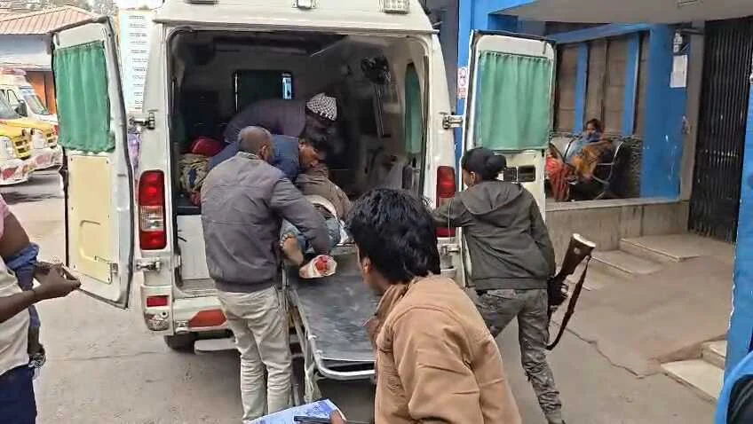 समस्तीपुर में रफ्तार का कहर, तीन वाहनों की भीषण टक्कर में आधा दर्जन घायल, 4 की हालत नाजुक 2