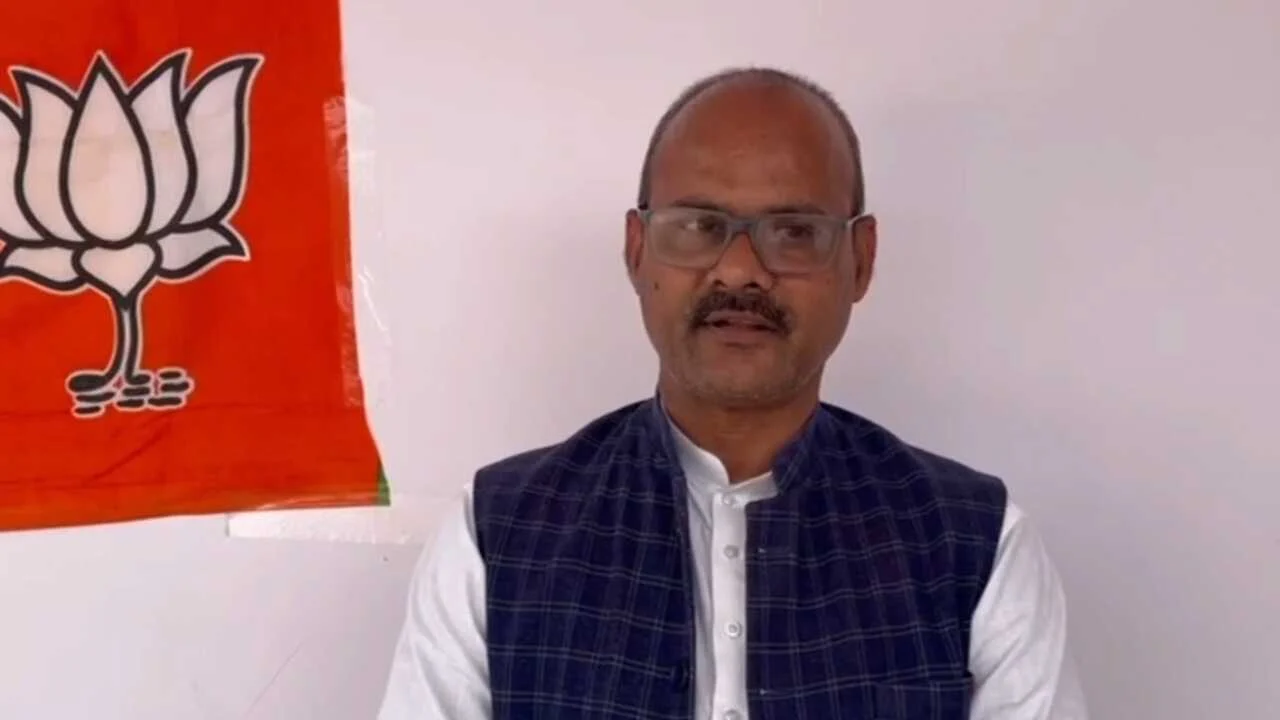 नालंदा में भाजपा कार्यकर्ताओं ने मनाया जश्न, फोड़े पटाखे, नितिन नवीन के राष्ट्रीय अध्यक्ष बनने पर बीजेपी कार्यकर्ताओं ने मिठाइयाँ बाँटी 3