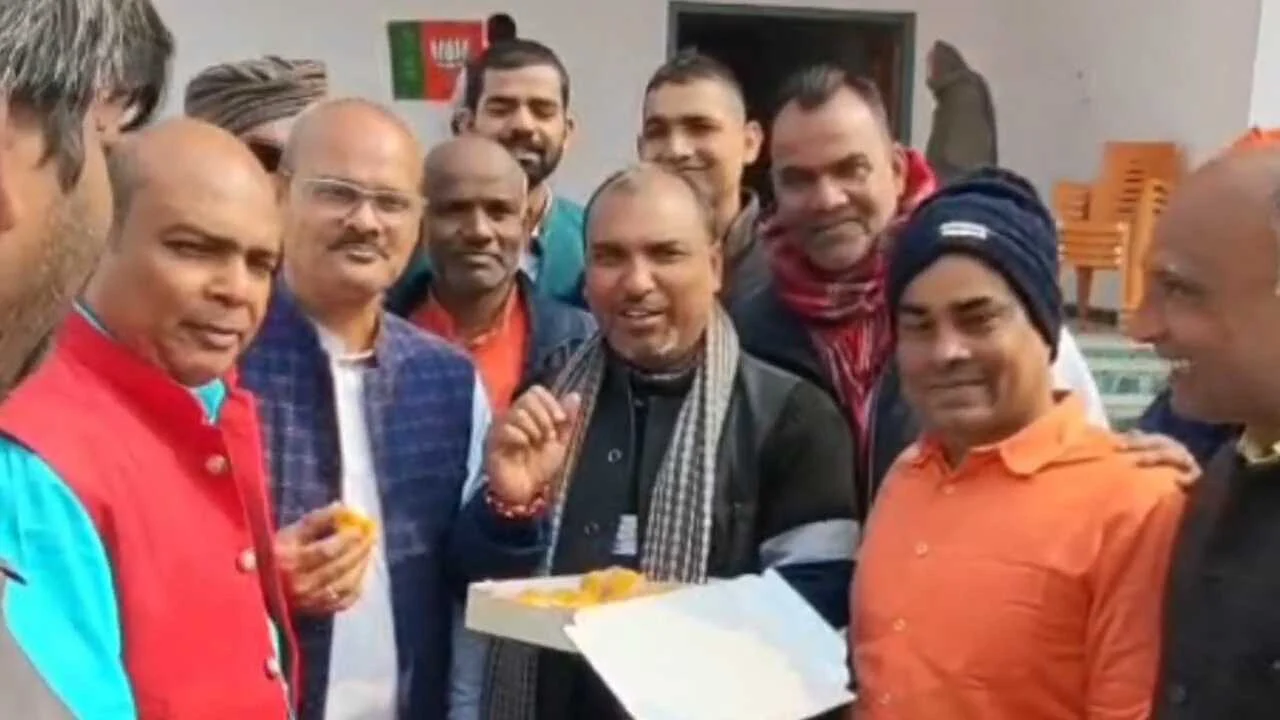 नालंदा में भाजपा कार्यकर्ताओं ने मनाया जश्न, फोड़े पटाखे, नितिन नवीन के राष्ट्रीय अध्यक्ष बनने पर बीजेपी कार्यकर्ताओं ने मिठाइयाँ बाँटी 2