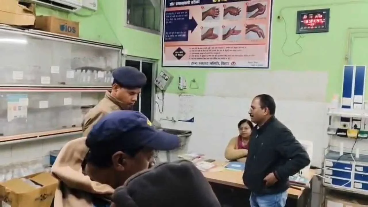 नालंदा: एक बार फिर नालंदा मे बंध्याकरण ऑपरेशन के दौरान महिला की हुई मौत, परिजनों ने डॉक्टर पर लगाया लापरवाही का आरोप, अस्पताल मे किया हंगामा 3