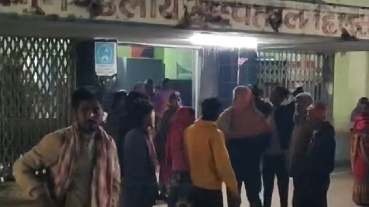 नालंदा: एक बार फिर नालंदा मे बंध्याकरण ऑपरेशन के दौरान महिला की हुई मौत, परिजनों ने डॉक्टर पर लगाया लापरवाही का आरोप, अस्पताल मे किया हंगामा 2