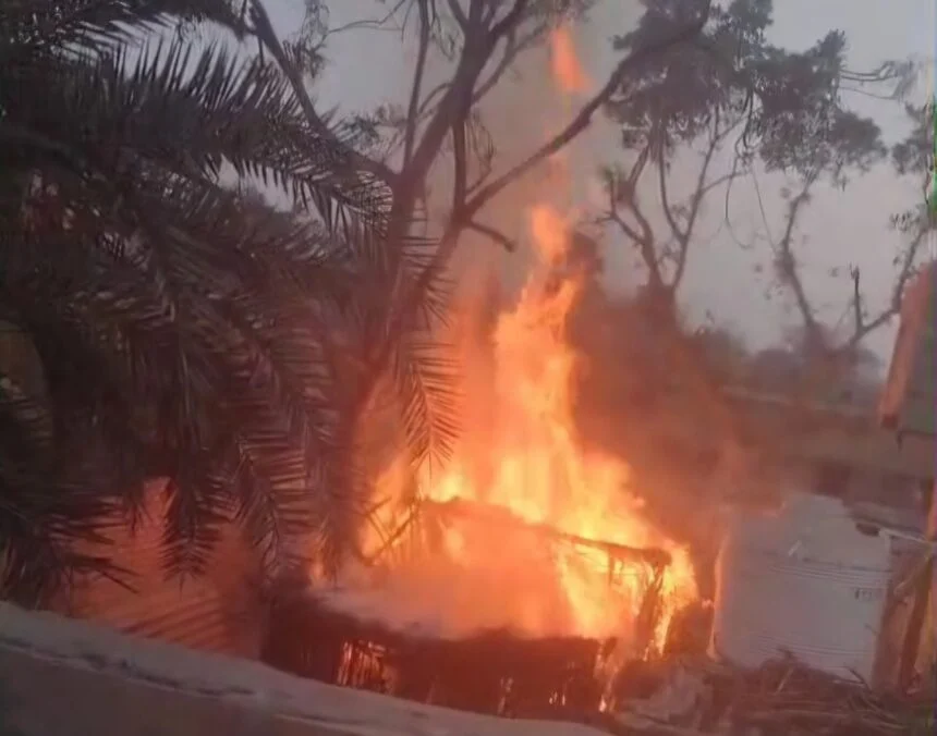 समस्तीपुर: बिजली की शॉर्ट शर्किट से लगी आग, एक घर समेत घर में रखा सामान जलकर हुआ खाक 1