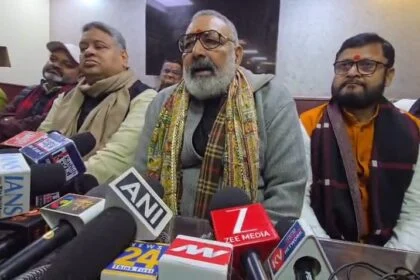 राहुल गांधी एंड कंपनी को राम नाम से नफरत, उनके लिए यहाँ जगह नहीं: बेगूसराय में बरसे गिरिराज सिंह 23