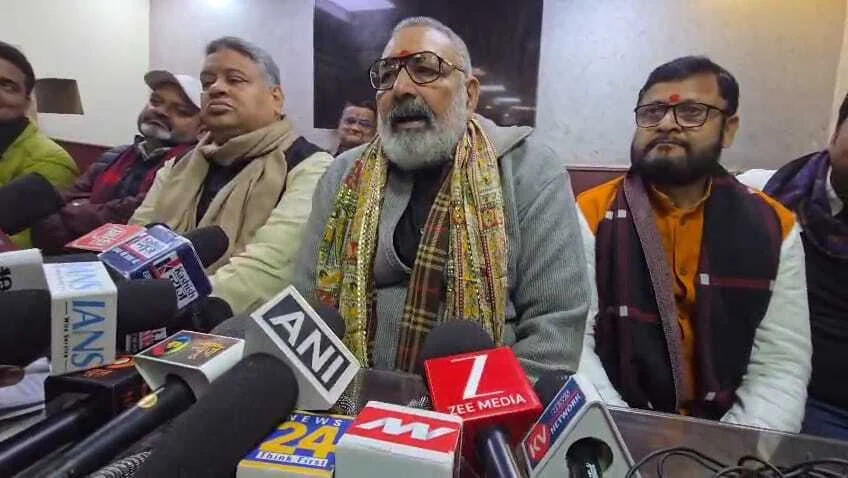 राहुल गांधी एंड कंपनी को राम नाम से नफरत, उनके लिए यहाँ जगह नहीं: बेगूसराय में बरसे गिरिराज सिंह 1