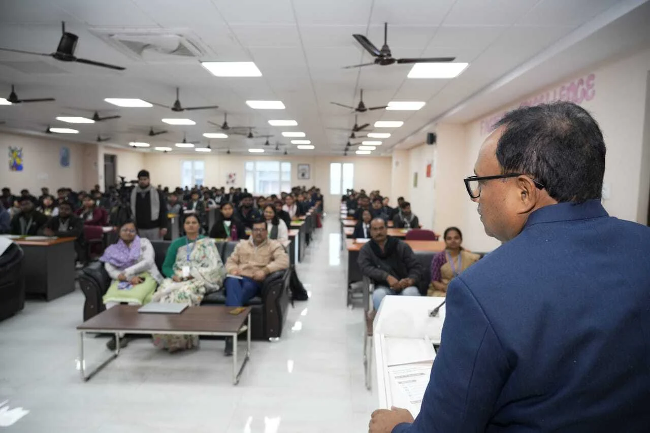 डॉ राजेन्द्र प्रसाद केंद्रीय कृषि विश्वविद्यालय पूसा में छात्रों को मिलेगा ड्रोन पायलट का प्रशिक्षण, कुलपति डॉ. पी.एस. पांडेय ने किया मेगा प्लान का एलान 3