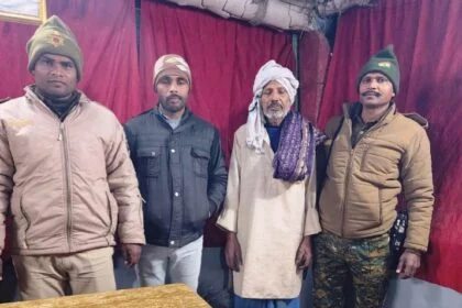 तेयाय पुलिस की बड़ी कार्रवाई, बसही पुल के पास दुकान के पीछे से 69 पीस विदेशी शराब बरामद 15