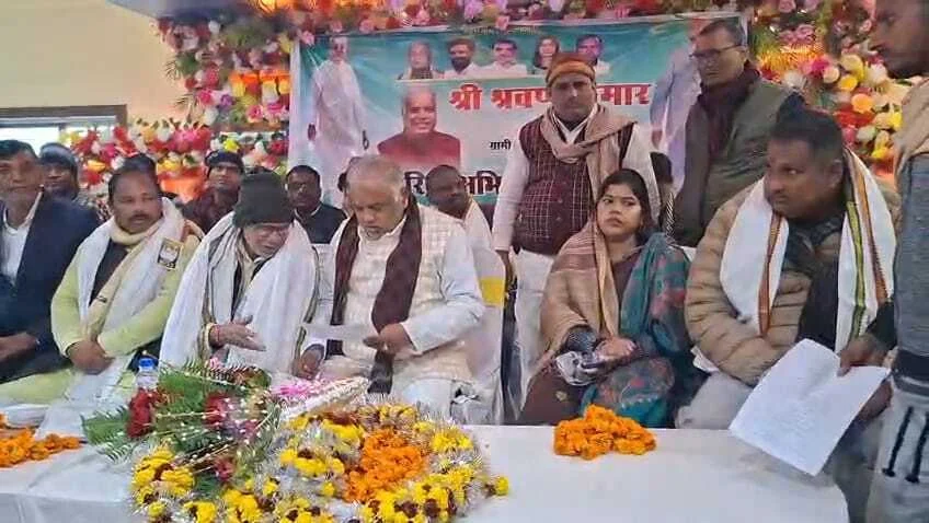 नालंदा के मघड़ा गांव से श्रवण कुमार का सियासी हमला, बोले तेजस्वी यादव को जनता ने नकारा इसीलिए मात्र 25 सीटों पर सिमट गए तेजस्वी, विदेश में पश्चाताप करने गए थे तेजस्वी 2