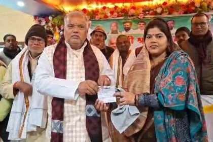 नालंदा के मघड़ा गांव से श्रवण कुमार का सियासी हमला, बोले तेजस्वी यादव को जनता ने नकारा इसीलिए मात्र 25 सीटों पर सिमट गए तेजस्वी, विदेश में पश्चाताप करने गए थे तेजस्वी 21