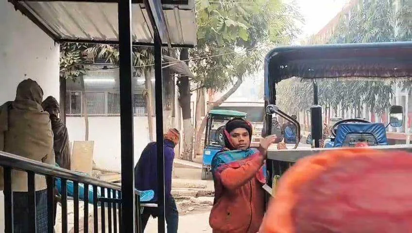 बेगूसराय में छत ढलाई के दौरान 11 हजार वोल्ट के तार की चपेट में आने से राजमिस्त्री की मौत, परिजनों में कोहराम 2