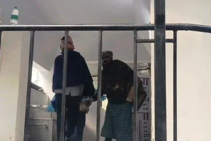 बेगूसराय में छत ढलाई के दौरान 11 हजार वोल्ट के तार की चपेट में आने से राजमिस्त्री की मौत, परिजनों में कोहराम 25