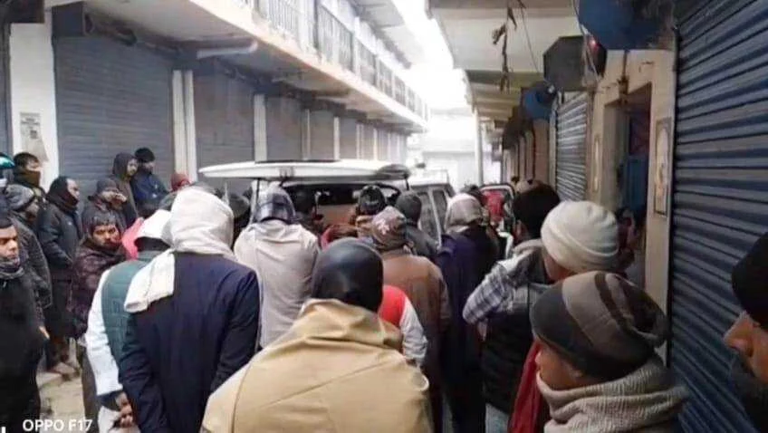 नेपाल सड़क हादसा: पोस्टमार्टम के बाद बेगूसराय के बलिया पहुंचे तीनों दोस्तों के शव, परिजनों में मचा कोहराम 1