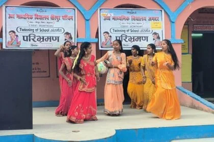 'ट्यूनिंग ऑफ स्कूल': जगदर और बरैपुरा स्कूल के बच्चों का मिलन, लोकनृत्य और प्रतियोगिताओं से गुलजार हुआ परिसरडीएनबी भारत डेस्क 19