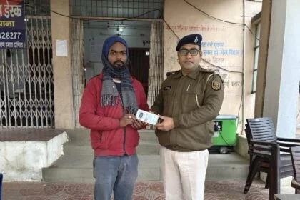 ऑपरेशन मुस्कान: वीरपुर पुलिस ने लौटाया अंकित का खोया हुआ मोबाइल, 4 महीने बाद युवक के चेहरे पर आई मुस्कान 18