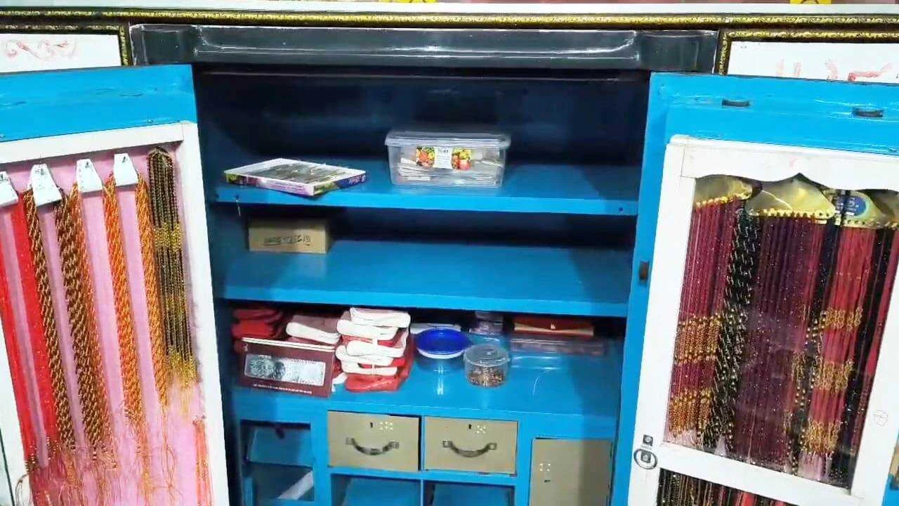 नालंदा: चंडी थाना क्षेत्र इलाके के लालगंज और जैतीपुर गांव में 3 ज्वेलरी दुकानों में करीब 36 लाख की हुई चोरी, थाना से महज कुछ ही मीटर की दूरी पर हुई चोरी, सर्राफा व्यवसाई मे आक्रोश 2