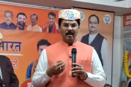 समस्तीपुर शराब कांड पर गरमाई सियासत: बीजेपी प्रदेश अध्यक्ष संजय सरावगी बोले- 'प्रशासन मुस्तैद, दोषियों पर होगी कठोर कार्रवाई' 25