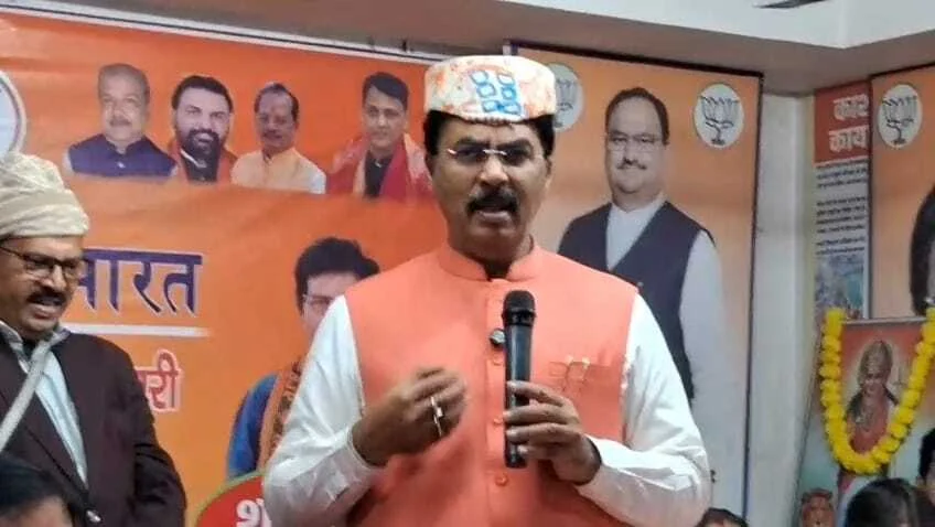 समस्तीपुर शराब कांड पर गरमाई सियासत: बीजेपी प्रदेश अध्यक्ष संजय सरावगी बोले- 'प्रशासन मुस्तैद, दोषियों पर होगी कठोर कार्रवाई' 1