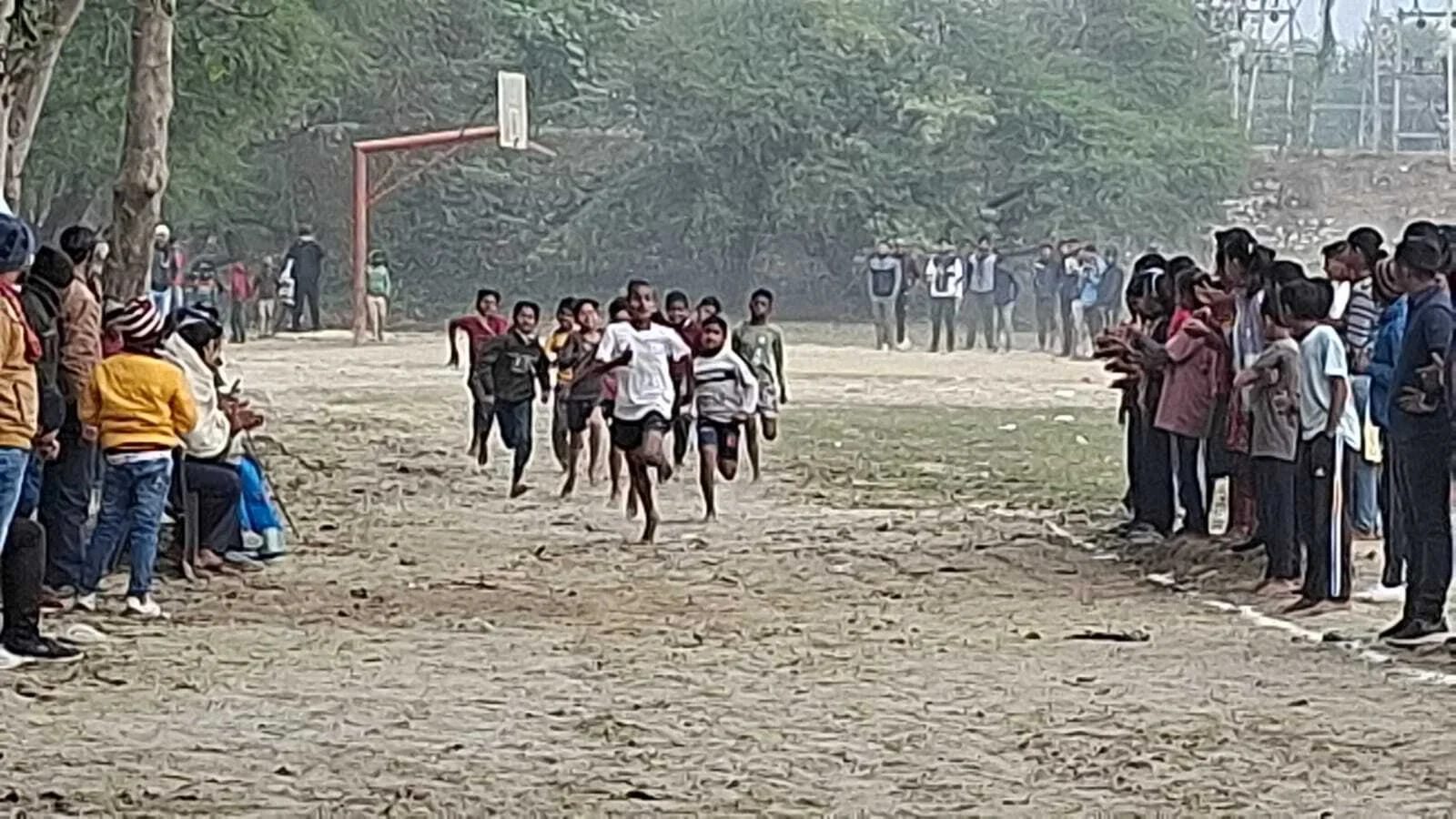 शहीद दिनेश सिंह स्मृति खेलकूद प्रतियोगिता: 100 मीटर दौड़ में अनमोल और अंकिता ने मारी बाजी 12