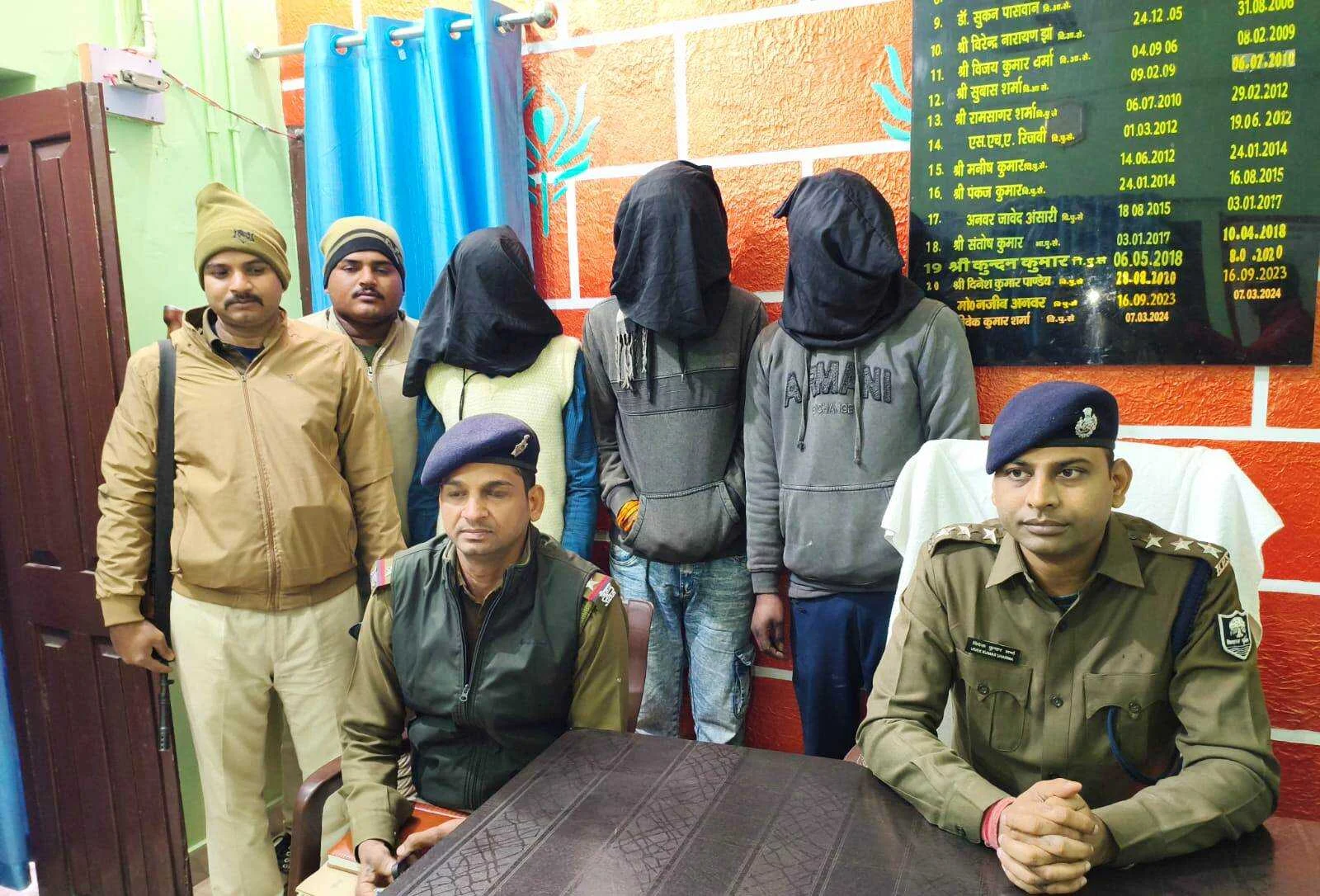 समस्तीपुर पुलिस की बड़ी सफलता: मुर्गा लदे पिकअप लूट का चंद घंटों में खुलासा, 3 लुटेरे गिरफ्तार 8