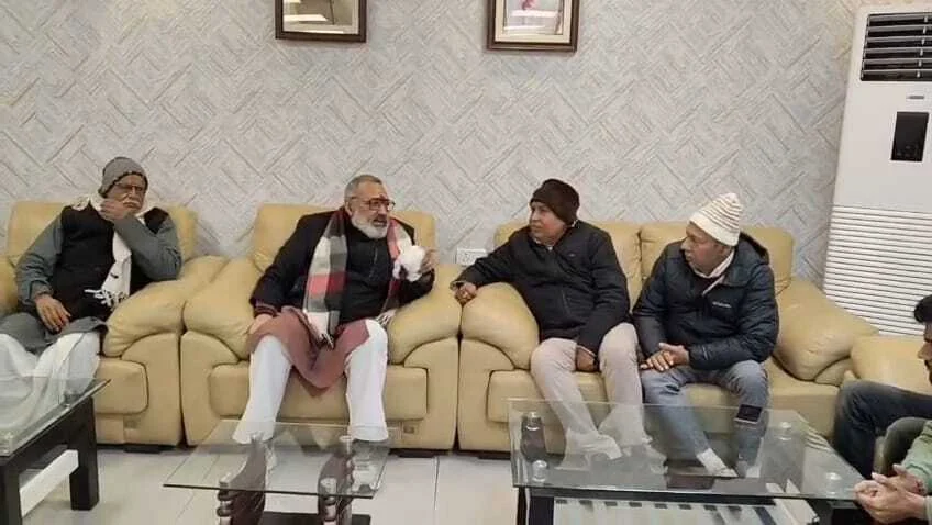 चार दिवसीय दौरे पर बेगूसराय पहुंचे केंद्रीय मंत्री गिरिराज सिंह, महागठबंधन, ममता बनर्जी और ओवैसी पर साधा निशाना 2