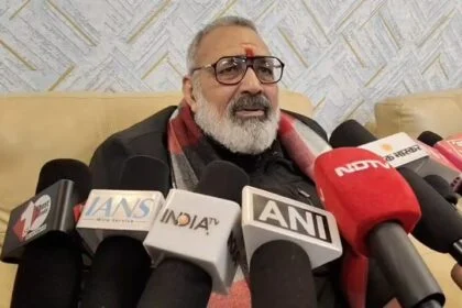 चार दिवसीय दौरे पर बेगूसराय पहुंचे केंद्रीय मंत्री गिरिराज सिंह, महागठबंधन, ममता बनर्जी और ओवैसी पर साधा निशाना 26