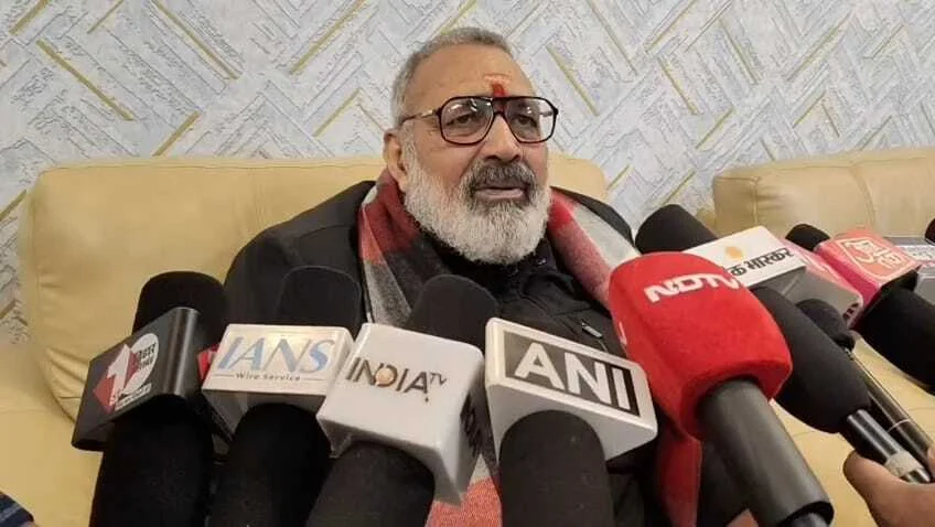 चार दिवसीय दौरे पर बेगूसराय पहुंचे केंद्रीय मंत्री गिरिराज सिंह, महागठबंधन, ममता बनर्जी और ओवैसी पर साधा निशाना 1