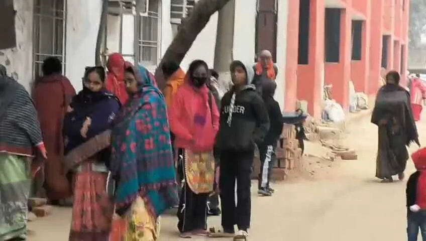 बेगूसराय में अलाव की चपेट में आने से झुलस कर महिला की मौत, परिजनों में मचा कोहराम 2