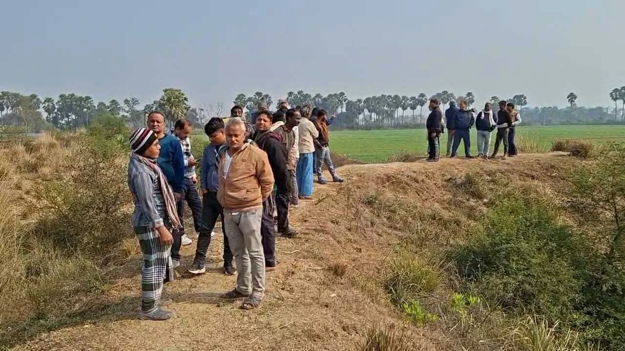 नालंदा: बौद्ध सर्किट रोड बना किसानों के लिए संकट की सड़क, मुआवजे को लेकर सैकड़ों किसान सड़क पर, 25 बीघा जमीन, सरकारी रेट 4.90 लाख, मिल रहा 83 हजार, मुआवजा नहीं तो होगा आंदोलन 3