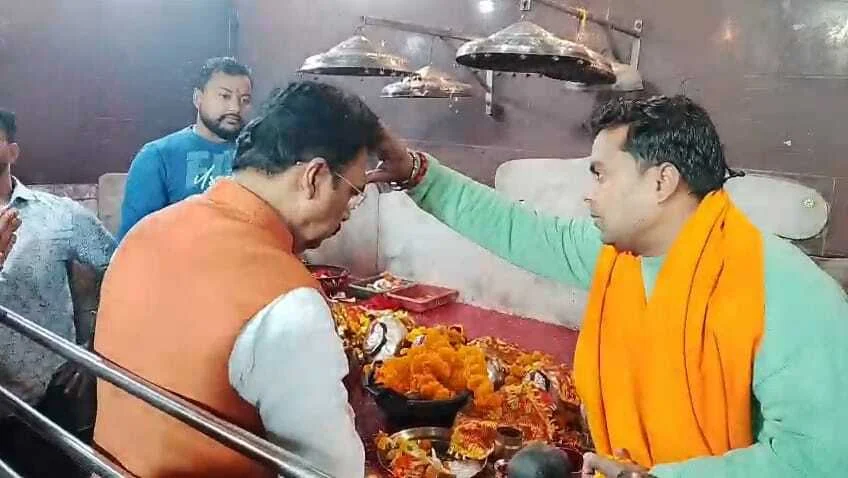 सुवेंदु अधिकारी पर हमले को लेकर गिरिराज सिंह का ममता सरकार पर तीखा हमला, बोले– बंगाल में लोकतंत्र और आतंकी सरकार के बीच लड़ाई 2