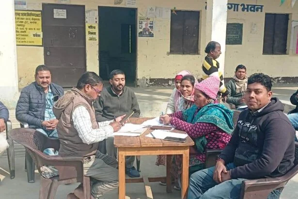 किसानों के केवाई सी को लेकर भवानंदपुर पंचायत भवन में किया गया शिविर का आयोजन 9