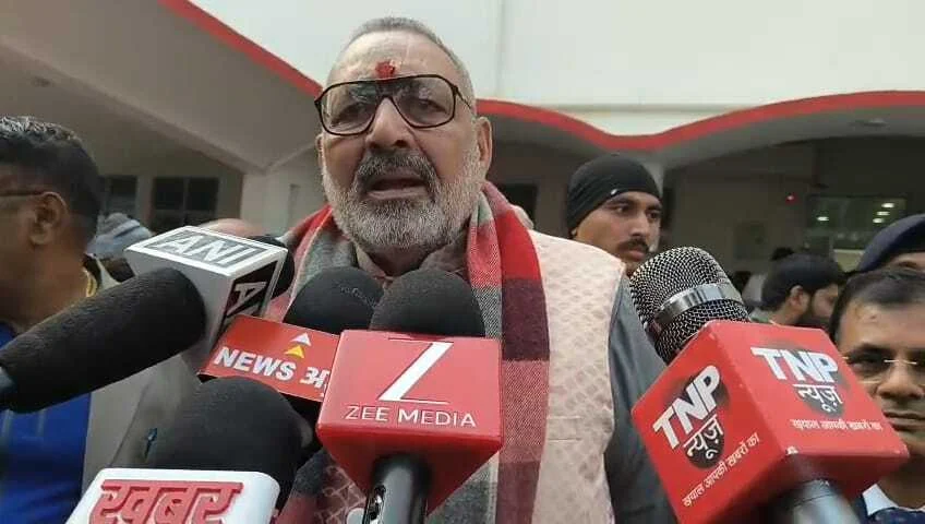 बेगूसराय दिशा की बैठक: लंबित योजनाओं को समय पर पूरा करने का निर्देश, गिरिराज सिंह और गन्ना मंत्री हुए शामिल 1