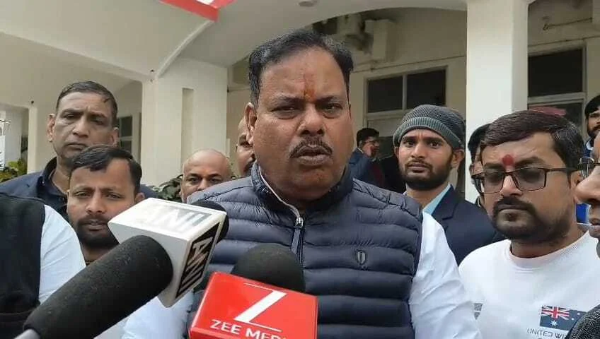 बेगूसराय दिशा की बैठक: लंबित योजनाओं को समय पर पूरा करने का निर्देश, गिरिराज सिंह और गन्ना मंत्री हुए शामिल 2