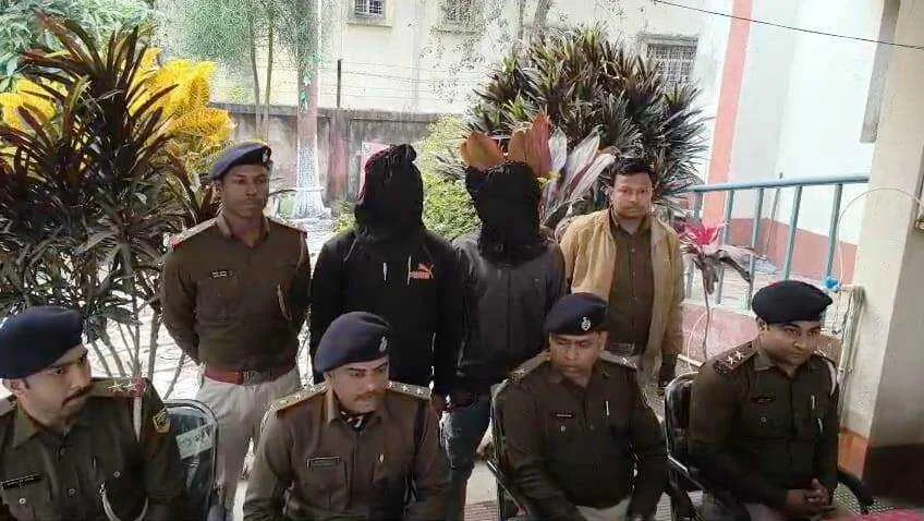 बेगूसराय के भगवानपुर पुलिस की बड़ी कार्रवाई: फाइनेंस कर्मी से लूटकांड का खुलासा, 7 अपराधी हथियार के साथ गिरफ्तार 14