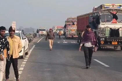 नालंदा:शाम से गायब बालक का शव बरामद, गले में रस्सी से दबाकर कर की गई हत्या,आक्रोशित ग्रामीणों ने किया सड़क जाम 51