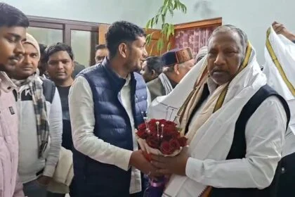 नालंदा: जदयू सांसद कौशलेंद्र कुमार ने कार्यकर्ताओं संग मनाया 67वां जन्मदिन, आरसीपी सिंह के जेडीयू मे शामिल होने और मराठी हिंदी भाषा विवाद पर रखी स्पष्ट राय 15