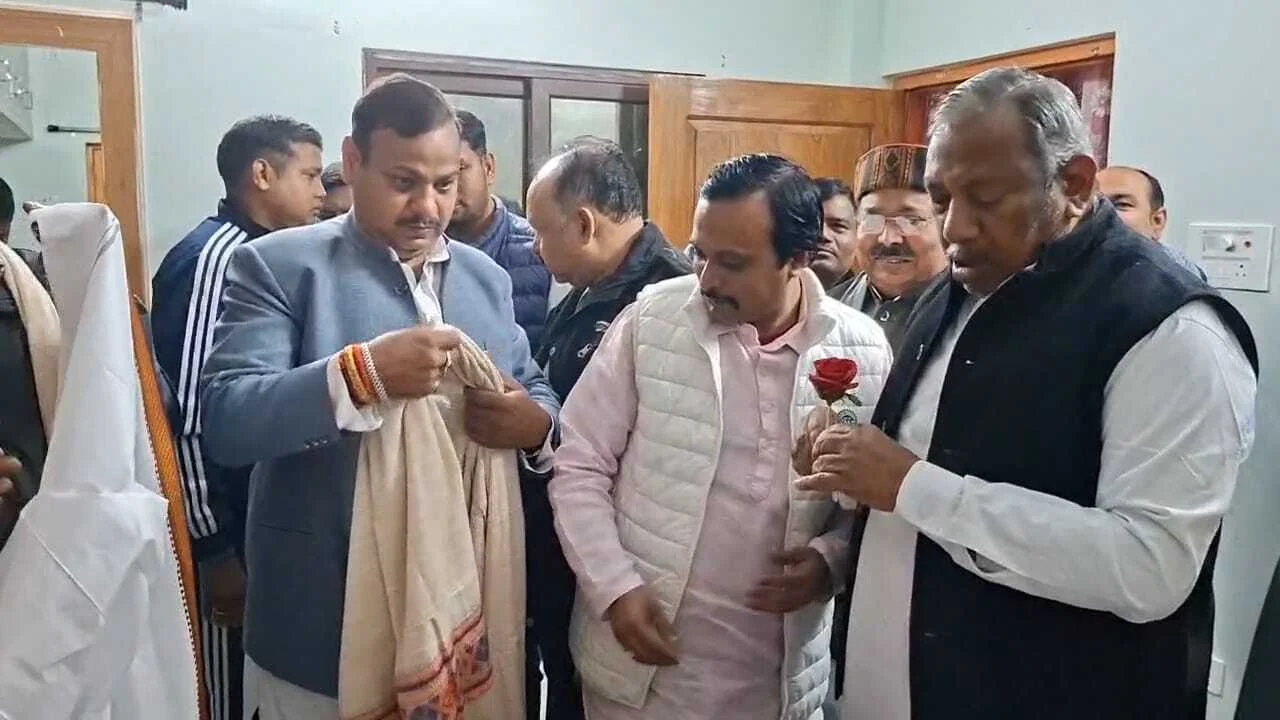 नालंदा: जदयू सांसद कौशलेंद्र कुमार ने कार्यकर्ताओं संग मनाया 67वां जन्मदिन, आरसीपी सिंह के जेडीयू मे शामिल होने और मराठी हिंदी भाषा विवाद पर रखी स्पष्ट राय 3