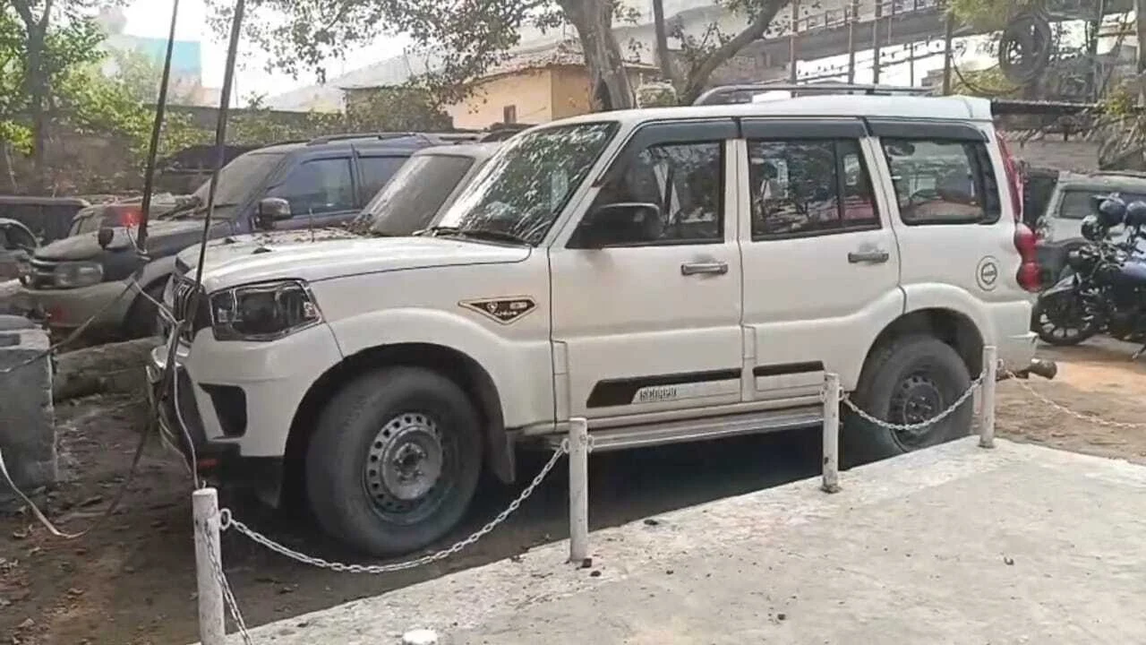 नालंदा: लहेरी थाना क्षेत्र में सब्जी व्यवसायी से लूट का लहेरी पुलिस ने किया खुलासा, एक आरोपी गिरफ्तार, स्कॉर्पियो बरामद और अन्य कागजात बरामद 2