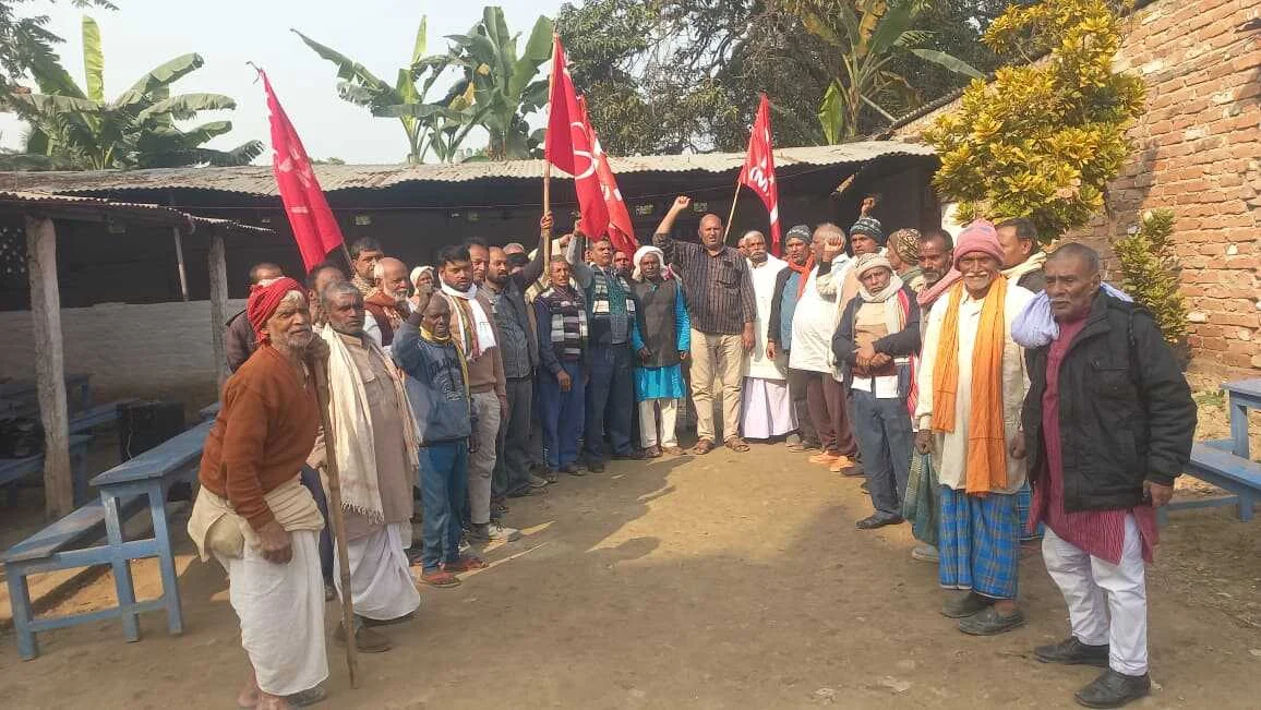 बछवाड़ा में गूंजा शहीदों का नारा: गंगा भासो नंदनी जन जागरण समिति ने शुरू किया 'शहीद पखवाड़ा', गंगानंद राय को दी श्रद्धांजलि 2