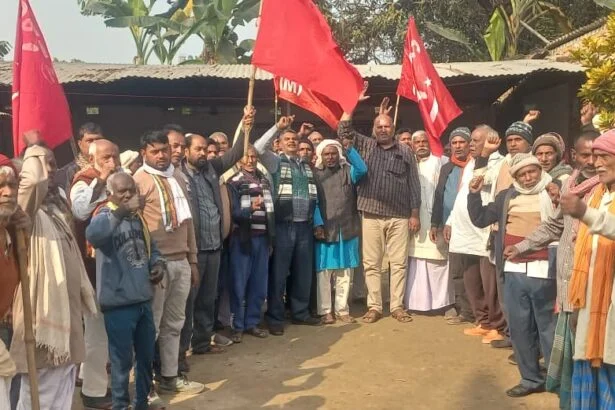 बछवाड़ा में गूंजा शहीदों का नारा: गंगा भासो नंदनी जन जागरण समिति ने शुरू किया 'शहीद पखवाड़ा', गंगानंद राय को दी श्रद्धांजलि 3
