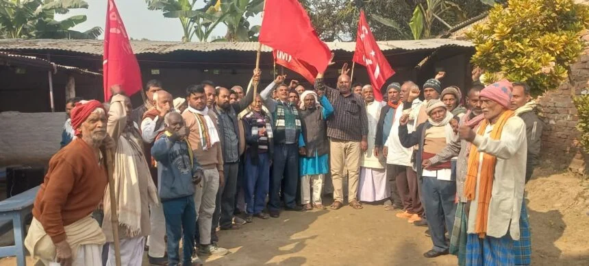 बछवाड़ा में गूंजा शहीदों का नारा: गंगा भासो नंदनी जन जागरण समिति ने शुरू किया 'शहीद पखवाड़ा', गंगानंद राय को दी श्रद्धांजलि 1