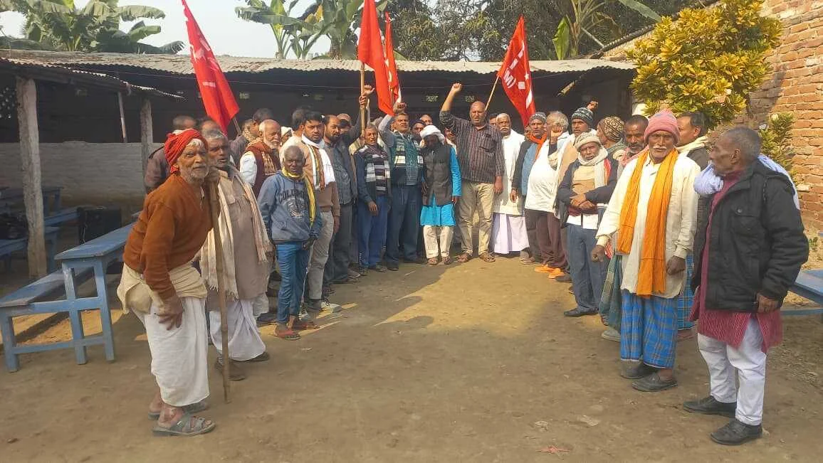 बछवाड़ा में गूंजा शहीदों का नारा: गंगा भासो नंदनी जन जागरण समिति ने शुरू किया 'शहीद पखवाड़ा', गंगानंद राय को दी श्रद्धांजलि 3