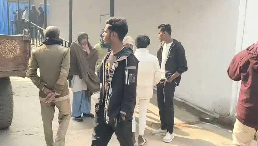 बेगूसराय में युवक की दर्दनाक मौत, गुमटी पार करने के दौरान ट्रेन की चपेट में आने से हुआ हादसा 2