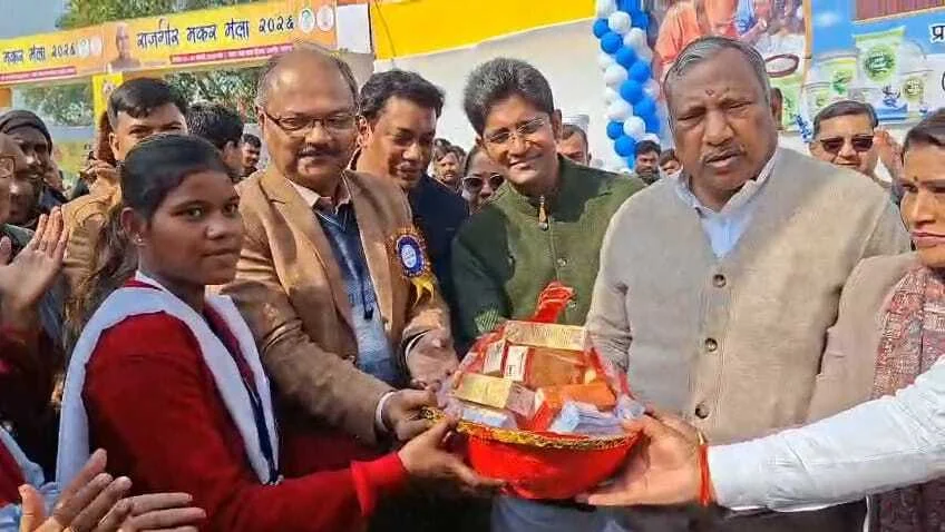 राजगीर से उठा सियासी संकेत, तेज प्रताप को एनडीए में आने का न्योता, क्या बदलने वाली है बिहार की राजनीति? राजद की हार के बाद एनडीए का दांव, तेज प्रताप यादव पर खुला संदेश 10