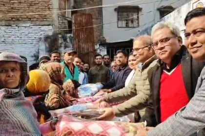 समस्तीपुर: बिहार यूथ फेडरेशन ने 300 से अधिक जरूरतमंदों के बीच किया कंबल वितरण 26