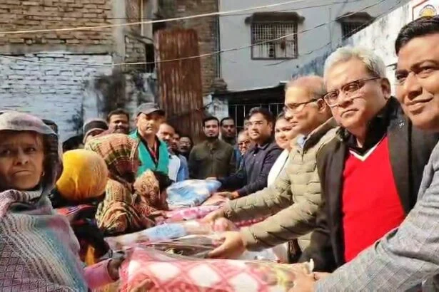 समस्तीपुर: बिहार यूथ फेडरेशन ने 300 से अधिक जरूरतमंदों के बीच किया कंबल वितरण 1