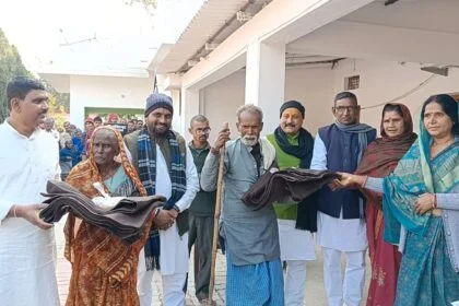 भगवानपुर में मकर संक्रांति पर पंसस कंचन मिश्र की सराहनीय पहल, 400 गरीब विधवाओं और दिव्यांगों को दिए कंबल व चूड़ा 4
