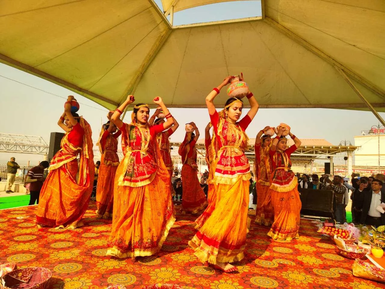संस्कृति संस्कार को जीवंत रखने को लेकर मकर संक्रांति महोत्सव का आयोजन - डीएम 2