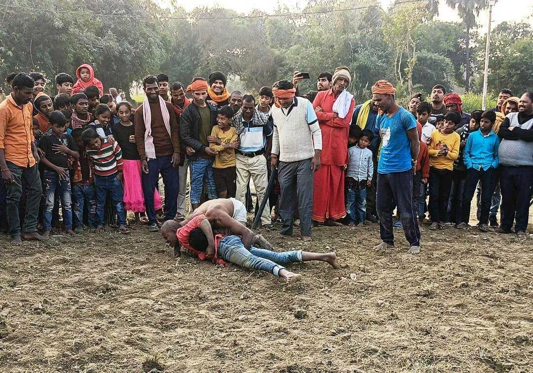 बछवाड़ा में मकर संक्रांति पर दंगल की धूम; पहलवानों ने दिखाए दांव-पेंच, उमड़ी भारी भीड़ 2