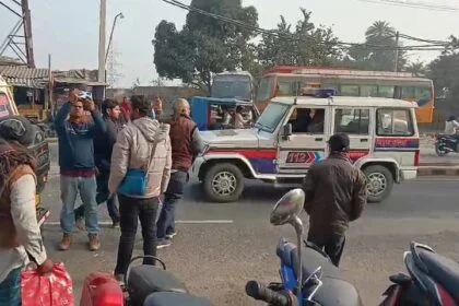 समस्तीपुर जंक्शन पर 'ऑपरेशन सतर्क' के तहत बड़ी कार्रवाई, 23 लीटर विदेशी शराब के साथ एक गिरफ्तार 16